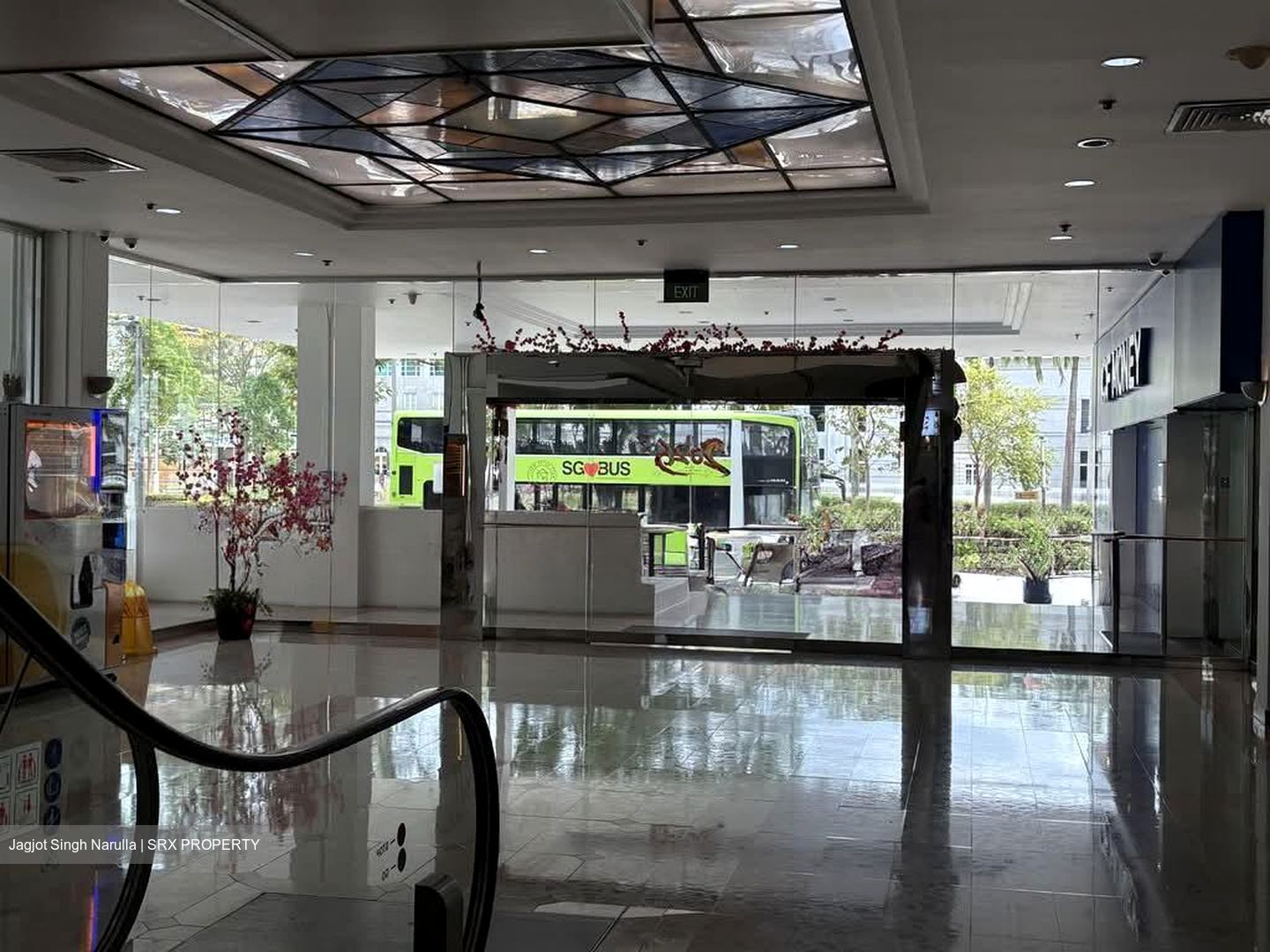 High Street Centre (D6), Retail #526467151